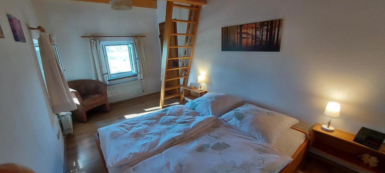 Ruhig Gelegene Ferienwohnung Im Gruenen Mit Terrasse Und Kleinem Garten Rotthalmuenster Εξωτερικό φωτογραφία
