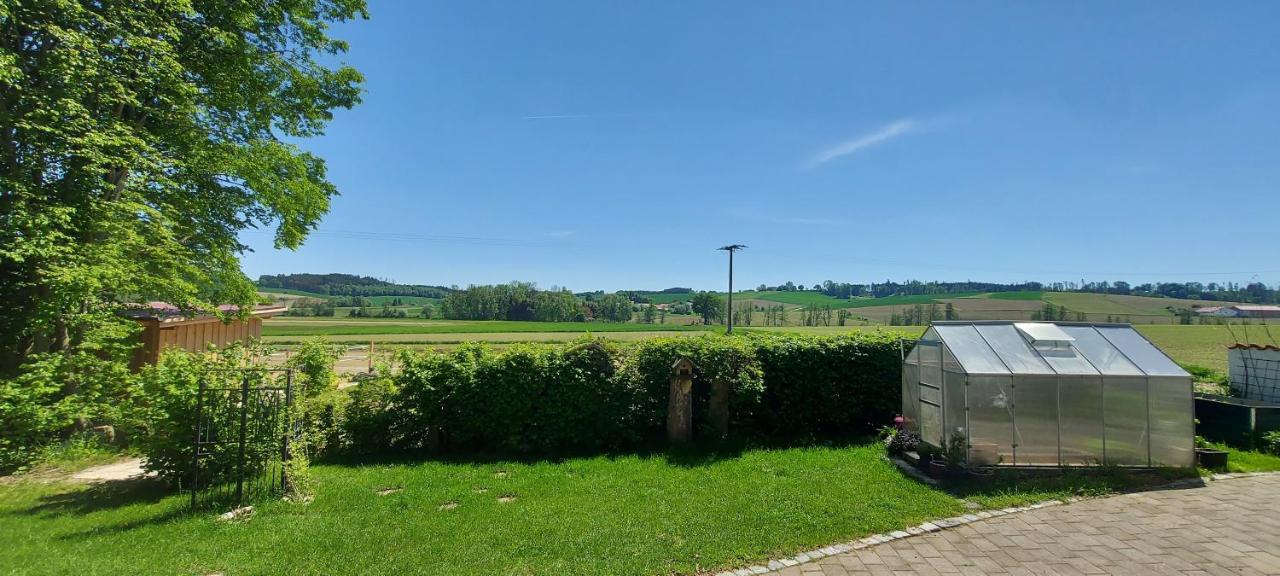 Ruhig Gelegene Ferienwohnung Im Gruenen Mit Terrasse Und Kleinem Garten Rotthalmuenster Εξωτερικό φωτογραφία