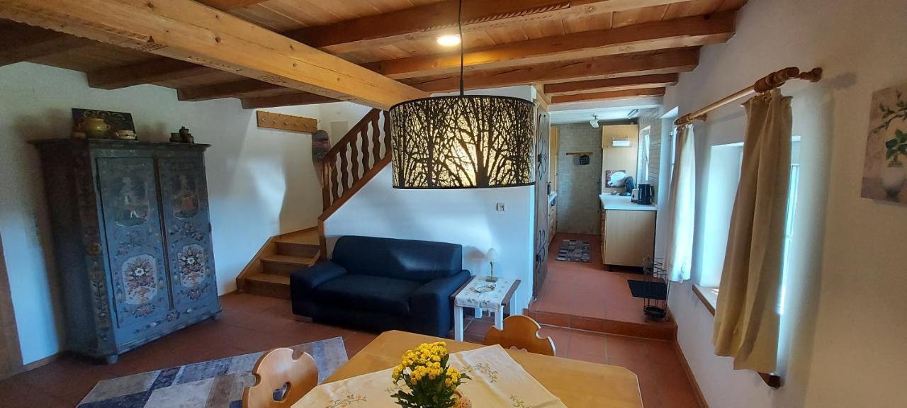 Ruhig Gelegene Ferienwohnung Im Gruenen Mit Terrasse Und Kleinem Garten Rotthalmuenster Εξωτερικό φωτογραφία