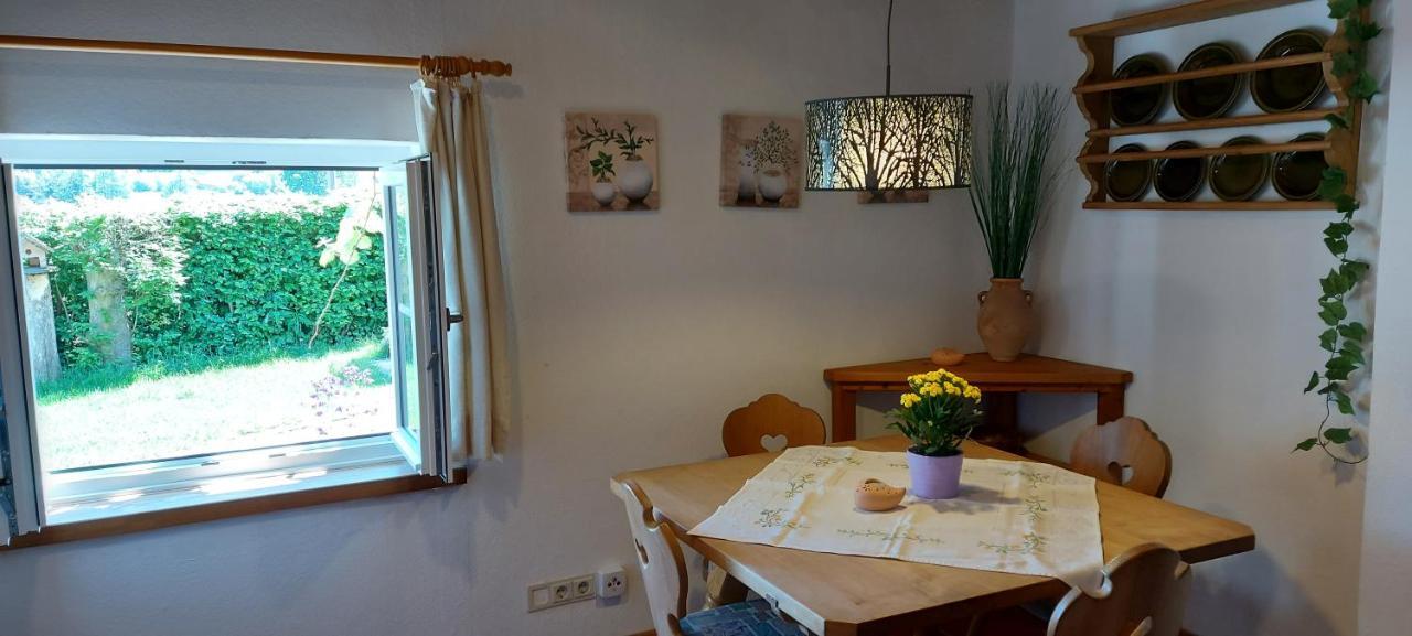 Ruhig Gelegene Ferienwohnung Im Gruenen Mit Terrasse Und Kleinem Garten Rotthalmuenster Εξωτερικό φωτογραφία